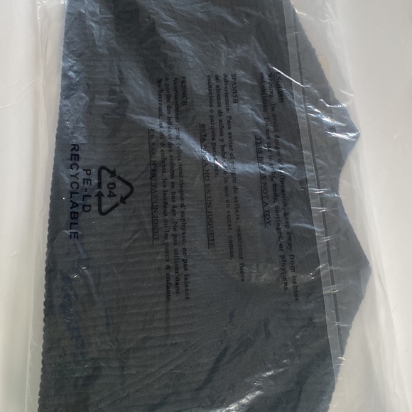 ELODIE Crewneck Cropped Sweater in Black, Size S, NWT - Picture 7 of 7